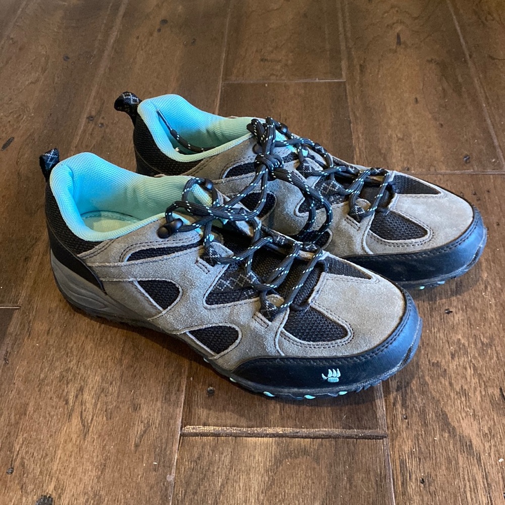 BearPaw Rhoda hiking boot. Grey leather and black textile. Like new. Size 7.5.
